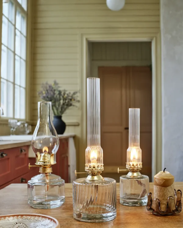 Fotogenlampa i räfflat glas med mässingsdetaljer - Bild 11